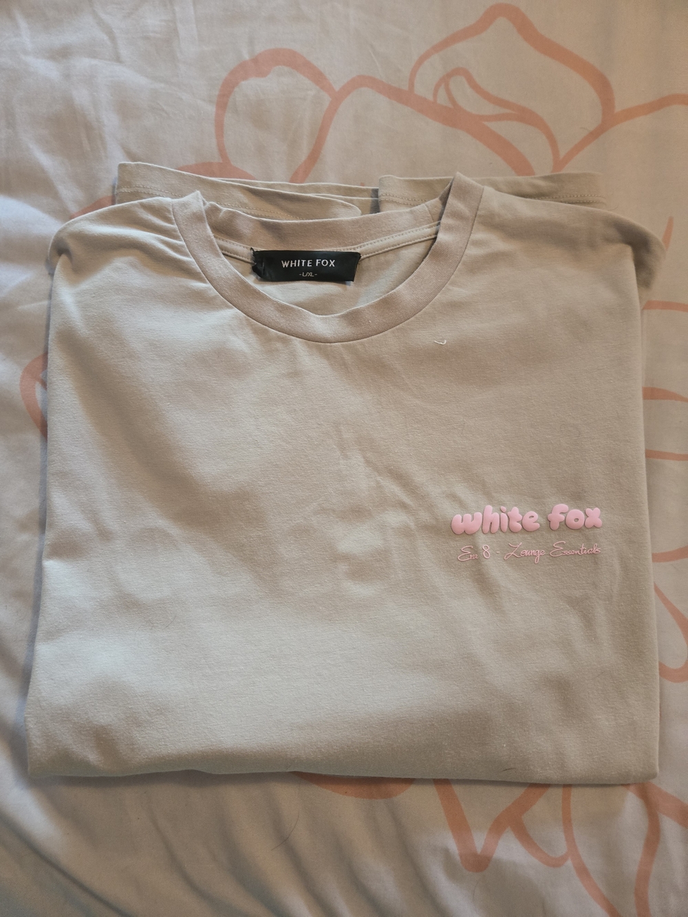 White Fox Womens Beige T-Shirt with Pink Logo Lounge Essentials Era 8 Sz. L/XL